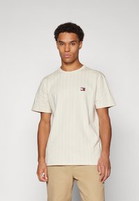 Tommy Jeans VERTICAL STRIPE TEE UNISEX - T-Shirt print - newsprint