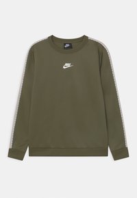 Olivgrön Nike sweatshirt med rund halsringning, långt ärm, vit logotyp på bröstet och kontrasterande sidostråk med geometriskt mönster.
