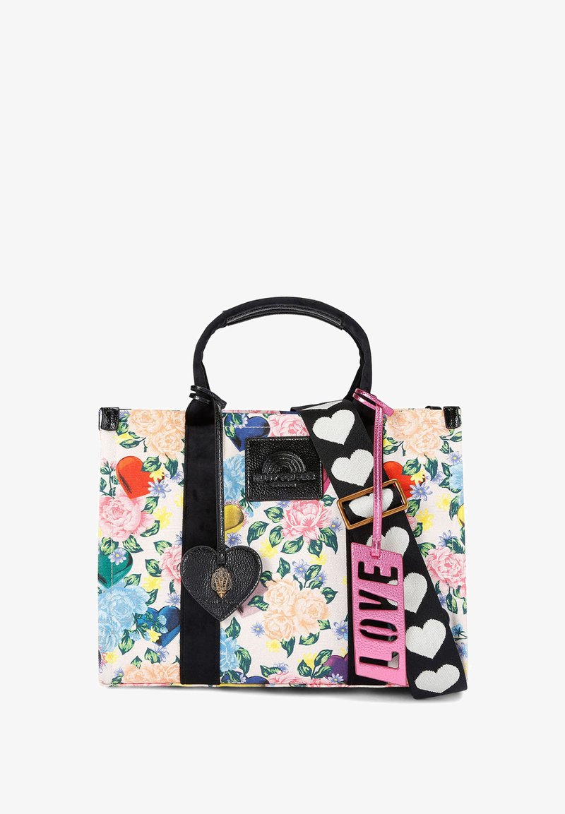 Borsa a fantasia floreale con accenti neri, caratterizzata da un ciondolo a forma di cuore e una tracolla con disegni a cuore. Il testo recita "LOVE".