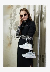 Não selecionado, aura/summit white/ocean cube/black