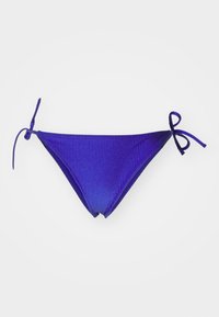 Fialové rebrované bikiny spodné s nastaviteľnými bočnými viazaniami. Má trojuholníkový tvar a hladkú textúru.