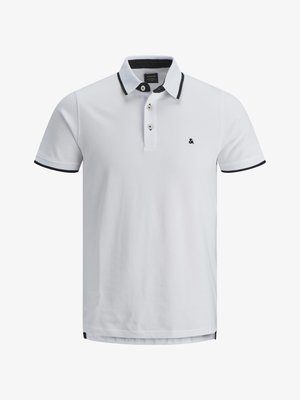 Weißes Poloshirt aus strukturiertem Stoff, kontrastierender schwarzer Kragen und Ärmelabschlüsse, Knopfleiste mit drei Knöpfen und kleinem Logo auf der Brust.