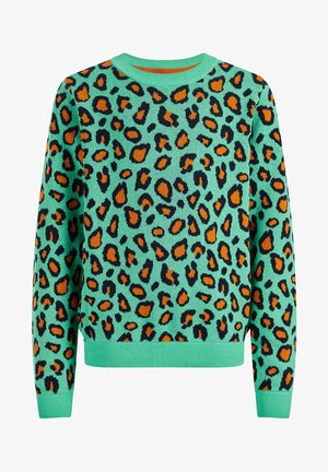 Pull vert à manches longues avec poignets et ourlet côtelés, avec un motif léopard orange et noir sur l’ensemble.