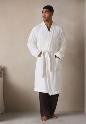 Next, Albornoz - new white
