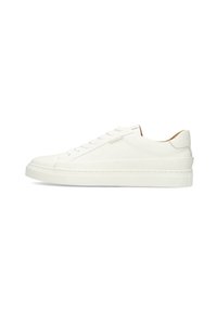 Sneaker basse in pelle bianca con punta rotonda, lacci piatti e suola testurizzata. Design minimalista con accenti di branding discreti.