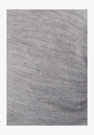 Tessuto grigio lavorato a maglia con una texture sottile, caratterizzato da un motivo uniforme e una finitura morbida, adatto per abbigliamento o accessori.