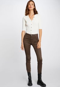 Morgan SLIM WITH WET EFFECT - Pantaloni - taupe