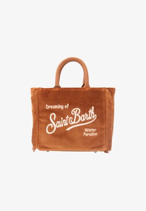 Braune Samt-Shoppertasche mit Fransenakzenten, versehen mit weißem Text: "Träumen von Saint Barth Winterparadies." Robuste, abgerundete Tragegriffe.