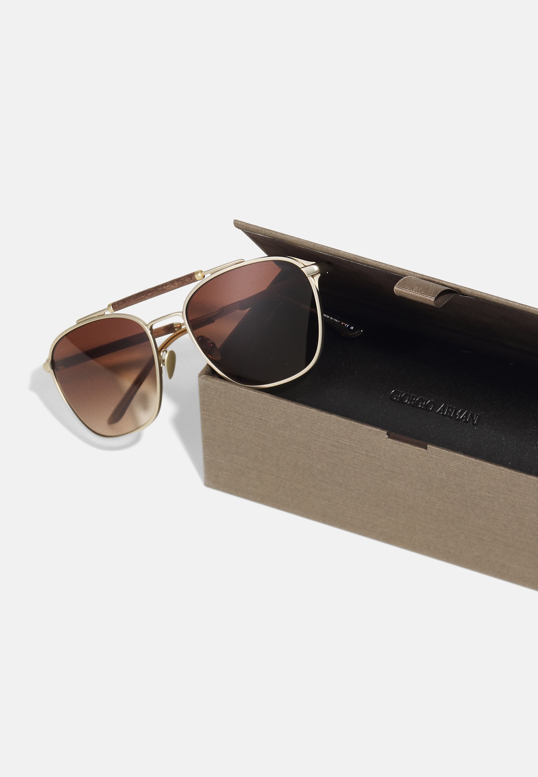 Giorgio Armani AR8042F サングラス ブラウン Giorgio Armani AR8042F サングラス ブラウン Giorgio Armani