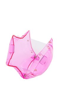 Genomskinlig rosa plastpåse med en stjärnform, med synlig sömnad och hårdvarudetaljer. Insidan är klar med en blank yta.