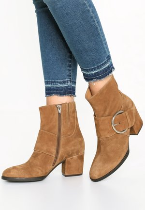 Botines camperos - brown