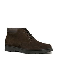 Stivaletti in suede marrone, con punta rotonda, design con lacci, suola in gomma scura e un dettaglio in pelle al collo.