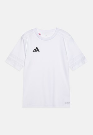 Weißes kurzärmliges Sportshirt aus feuchtigkeitsableitendem Material. Mit schwarzem Drei-Streifen-Logo auf der Brust und "AEROREADY"-Text am Saum.
