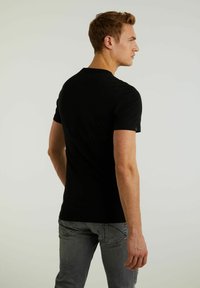 CHASIN' BASE-B - T-shirt basic - black/zwart - Zalando.nl