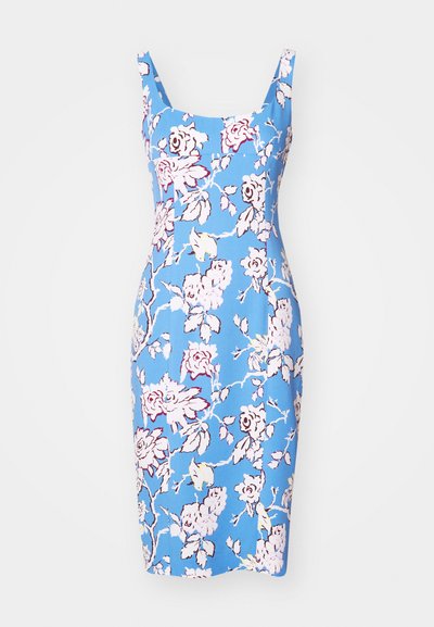 Abito floreale blu con una silhouette aderente, scollatura quadrata e spalline. Presenta motivi floreali rosa e bianchi e una texture liscia.