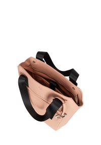 Vaaleanpunainen nahkainen olkalaukku mustilla kankaisilla hihnoilla, ylhäältä avautuva ja vetoketjulla suljettava sisätasku. Ominaisuuksiin kuuluu pyöreä hopeinen korostus.