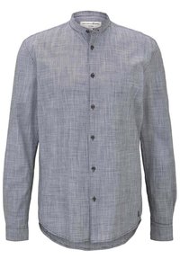 Camisa de manga larga a rayas en patrón de cuadros en navy y blanco. Presenta un cuello tipo banda, cierre de botón y dobladillo redondeado.