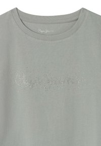 Hele halli T-särk, millel on ümmargune kaelus, ja rinna peal sädelev hõbedane logo kivikesega. Pehme puuvilla tekstuur.