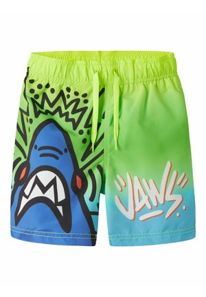 Lysegrønne og blå badeshorts med elastisk talje, snørre, et grafisk hajansigt og styliseret "JAWS"-tekst foran.