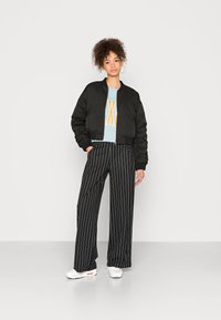 JDY JDYLOUISVILLE CATIA WIDE PANT - Calças - black