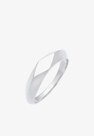 Sidabrinis žiedas su lygiu, poliruotu paviršiumi, turintis siaurėjantį dizainą ir deimanto formos akcentą. Paženklintas "925" ženklu, nurodančiu sidabrą.