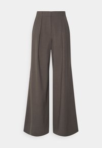 Pantalon à jambes larges en tissu brun foncé, avec des plis à l'avant, une taille haute ajustée et une finition lisse et texturée.