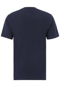 Camiseta de manga corta azul marino con cuello redondo, hecha de tela suave, con un diseño sencillo sin patrones ni acentos, vista trasera.