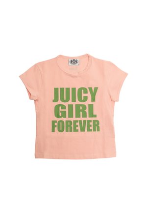 T-shirt rosa chiaro a maniche corte con testo verde audace che legge "JUICY GIRL FOREVER". Realizzato in cotone morbido, presenta un collo rotondo.