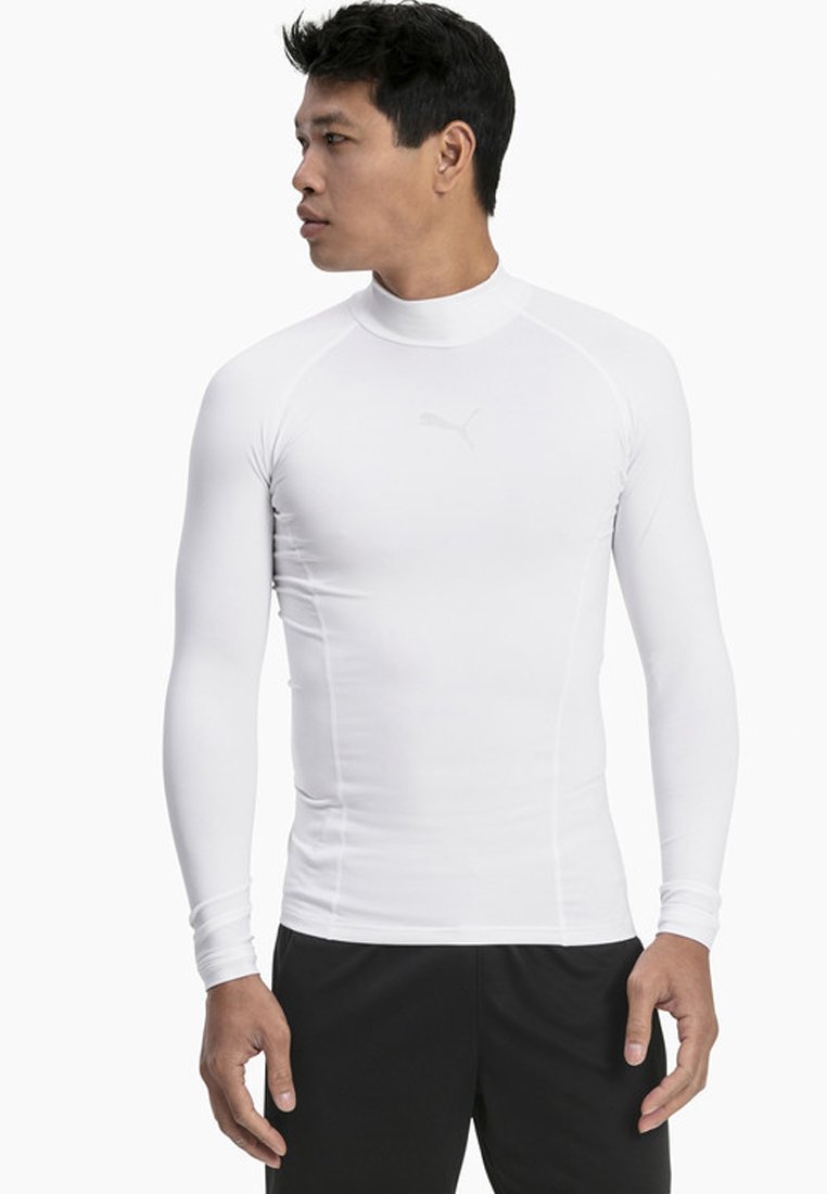 Langermet hvit baselayer-skorte med høy hals, tettsittende design, laget av glatt, elastisk stoff. Har subtil logo på brystet.