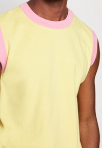 Kangol Maglione - yellow