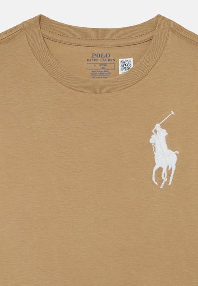 Beige Baumwoll-T-Shirt mit Rundhalsausschnitt und kurzen Ärmeln. Mit einem weißen gestickten Polo-Spieler-Logo auf der linken Brust.