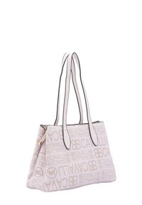 Witte totebag met een herhalend lichtgouden "Cavalli" logo, voorzien van contrasterende zwarte afwerking en twee lange hengsels. Textuurstofafwerking.