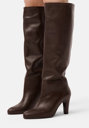 Boots - brown