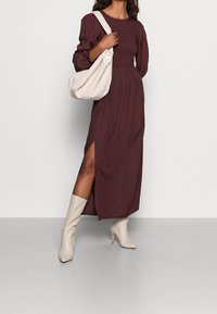LASCANA Maxi šaty - bordeaux