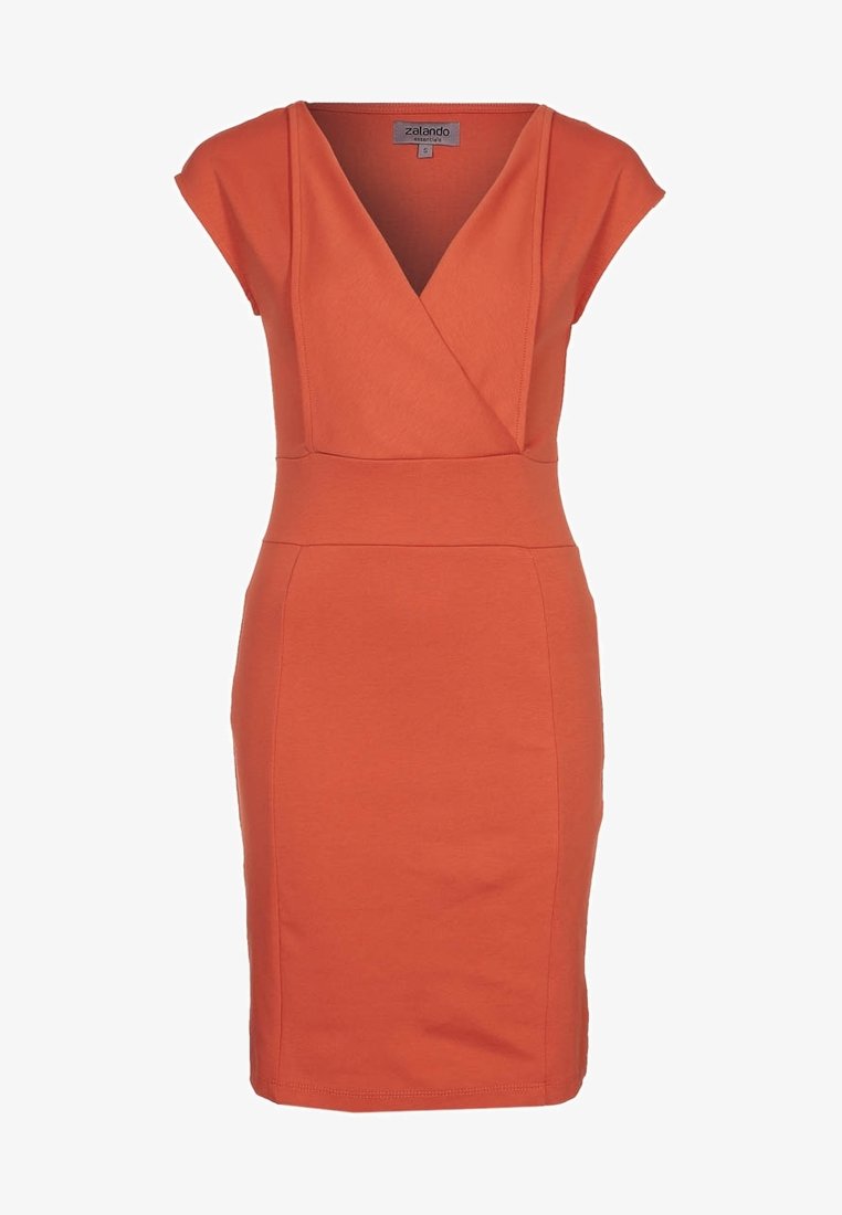 Robe orange ajustée avec un décolleté en V profond et des manches courtes, fabriquée dans un tissu doux au toucher lisse. Corps cintré et jupe crayon.