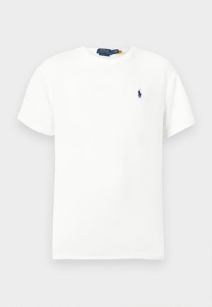 Weißes Polo Ralph Lauren T-Shirt mit kurzen Ärmeln und Rundhalsausschnitt, mit kleinem marineblauem Polo-Spieler-Logo auf der linken Brust.