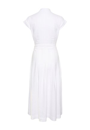 Biele bezrukávové šaty s vysokým golierom, opaskom v páse a skladanou sukňou. Vyrobené z ľahkej látky s hladkou textúrou.