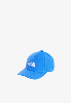 Lyseblå kasket med hvid "The North Face"-logo foran og syede ventilationsøjer på toppen.