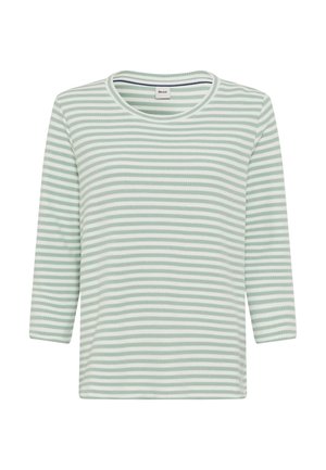 Chemise rayée vert clair à manches trois-quarts. Confectionnée en tissu doux, avec un col rond et une légère texture dans les rayures.