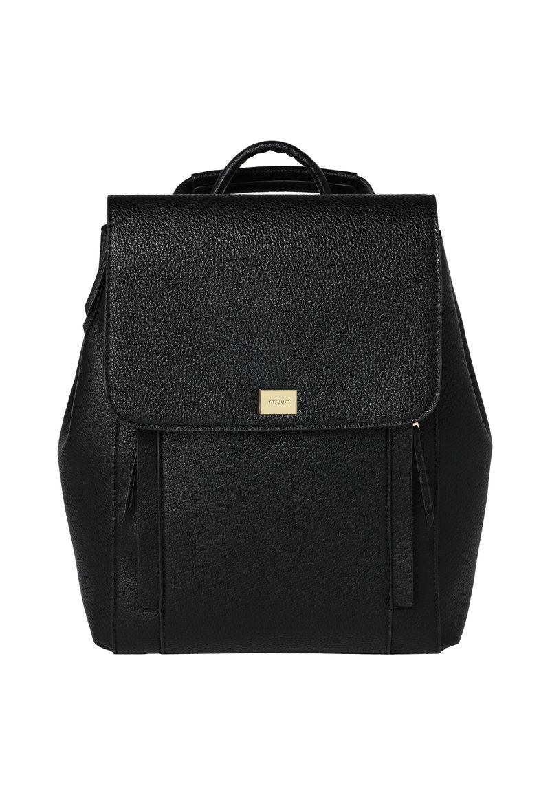 Fekete bőr hátizsák textúrázott felülettel, elülső fedéllel, aranyszínű fémalkatrészekkel és két oldalszíjjal a további részletekért.