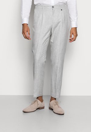 TROUSERS GUSTAF CARROT FIT - Pantaloni - grey luna
