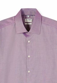 Kortemouwenoverhemd in lichtpaars met een geometrisch stippenpatroon, voorzien van een standaardkraag, knoopsluiting en witte knopen.