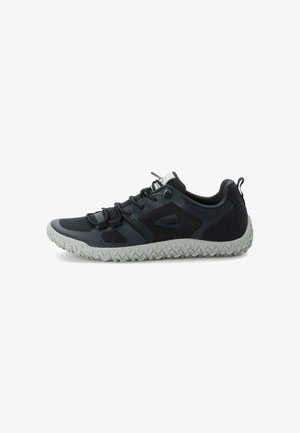 Dunkler Netz- und Synthetik-Sneaker mit grauer Gummisohle. Verfügt über elastische Schnürsenkel und eine Schlaufe an der Ferse für einfaches Anziehen.