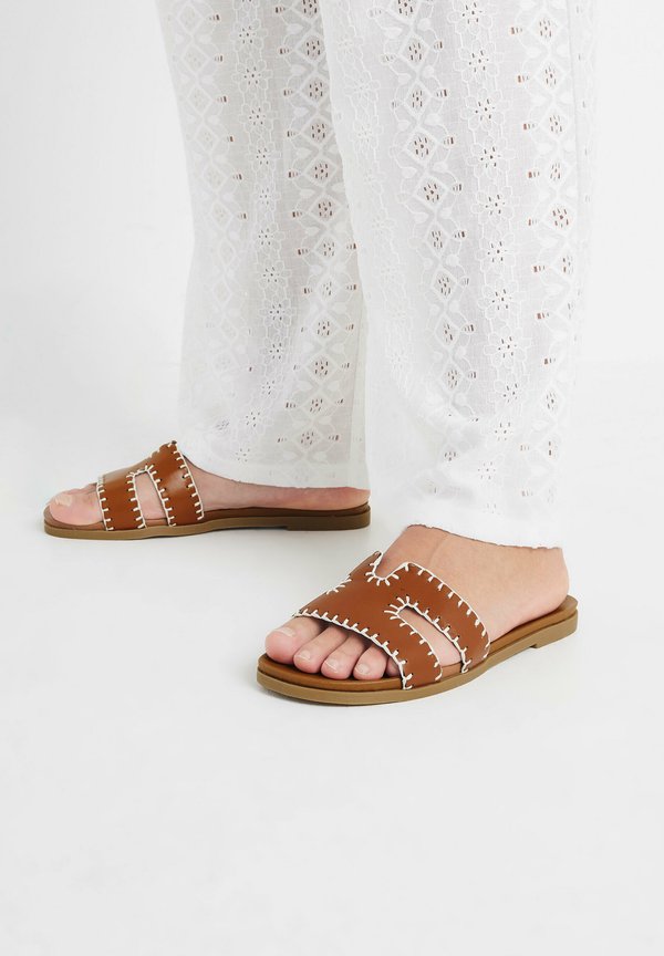 EXTRA WIDE FIT STITCHED  - Pantolette flach