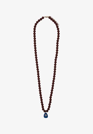 Brązowa naszyjnik z koralików o gładkiej fakturze, z kroplą niebieskiego wisiorka na środku, ozdobioną żółtym wzorem.