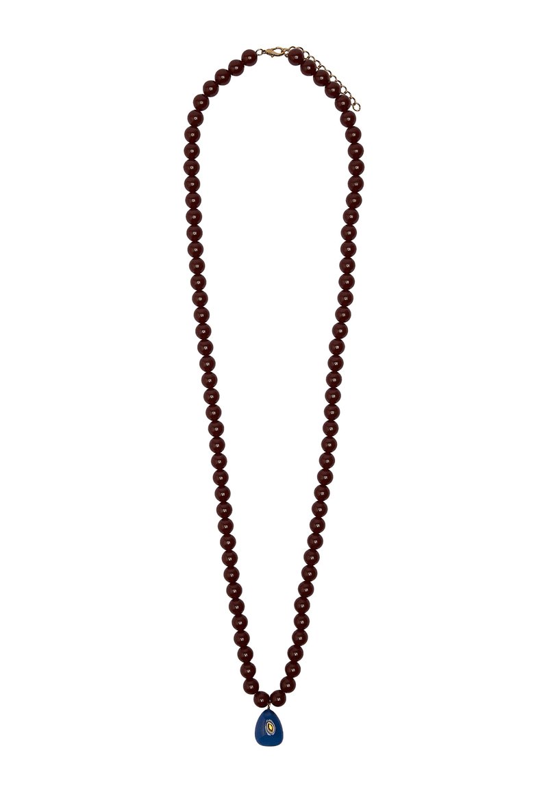 Brązowa naszyjnik z koralików o gładkiej fakturze, z kroplą niebieskiego wisiorka na środku, ozdobioną żółtym wzorem.