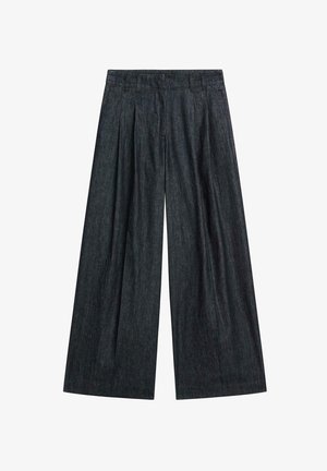 Szerokie spodnie wykonane z ciemnego dżinsu o teksturowanej powierzchni, z kontrafałdami z przodu i klasycznym krojem pasa.