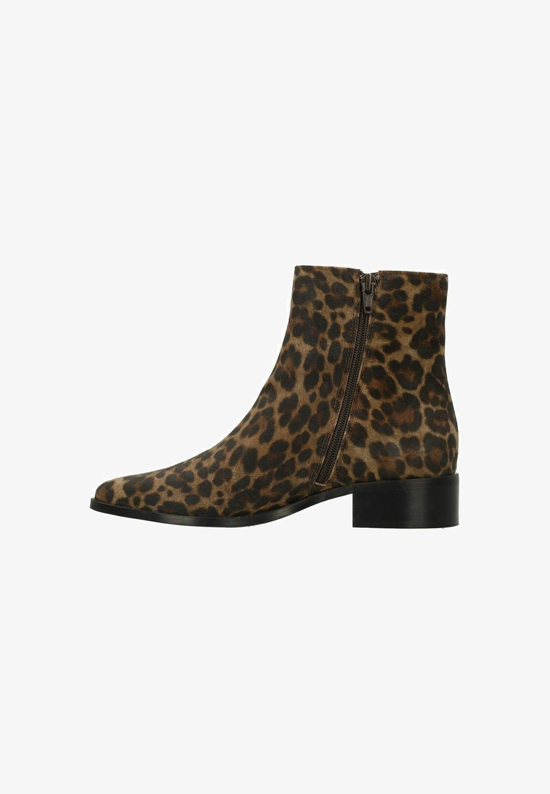 Stivaletti alla caviglia con stampa leopardata realizzati in tessuto morbido, dotati di una zip laterale, punta rotonda e un tacco a blocco nero basso.