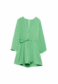 Blusa verde hecha de tela suave, con escote en V, mangas tres cuartos, fruncido en la cintura y cierre de cremallera en la parte posterior.