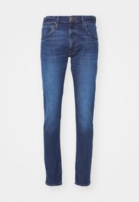 Blugi bărbătești, slim fit, de culoare albastru închis, cu buzunare frontale, bucle pentru curea și închidere cu nasturi, afișați pe un fundal alb simplu.